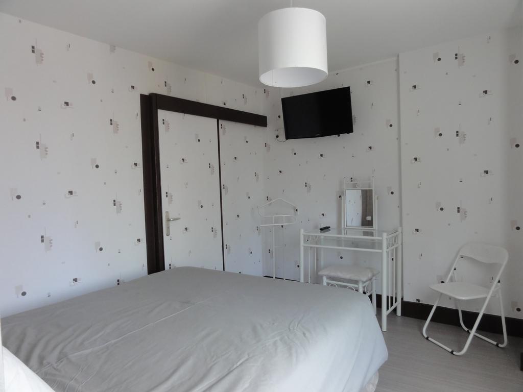 Cafe Hotel De La Gare Champagnole Bilik gambar