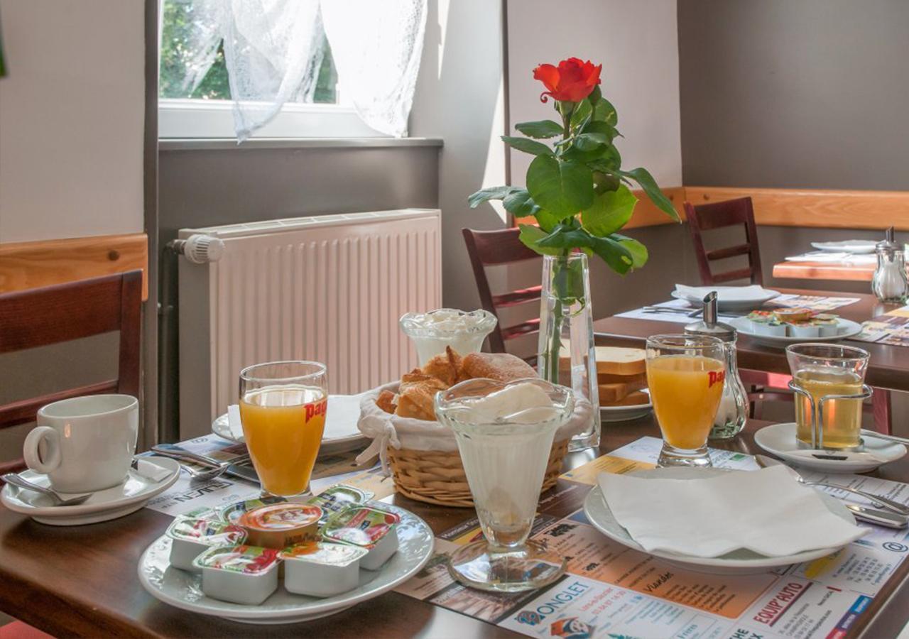 Cafe Hotel De La Gare Champagnole Luaran gambar